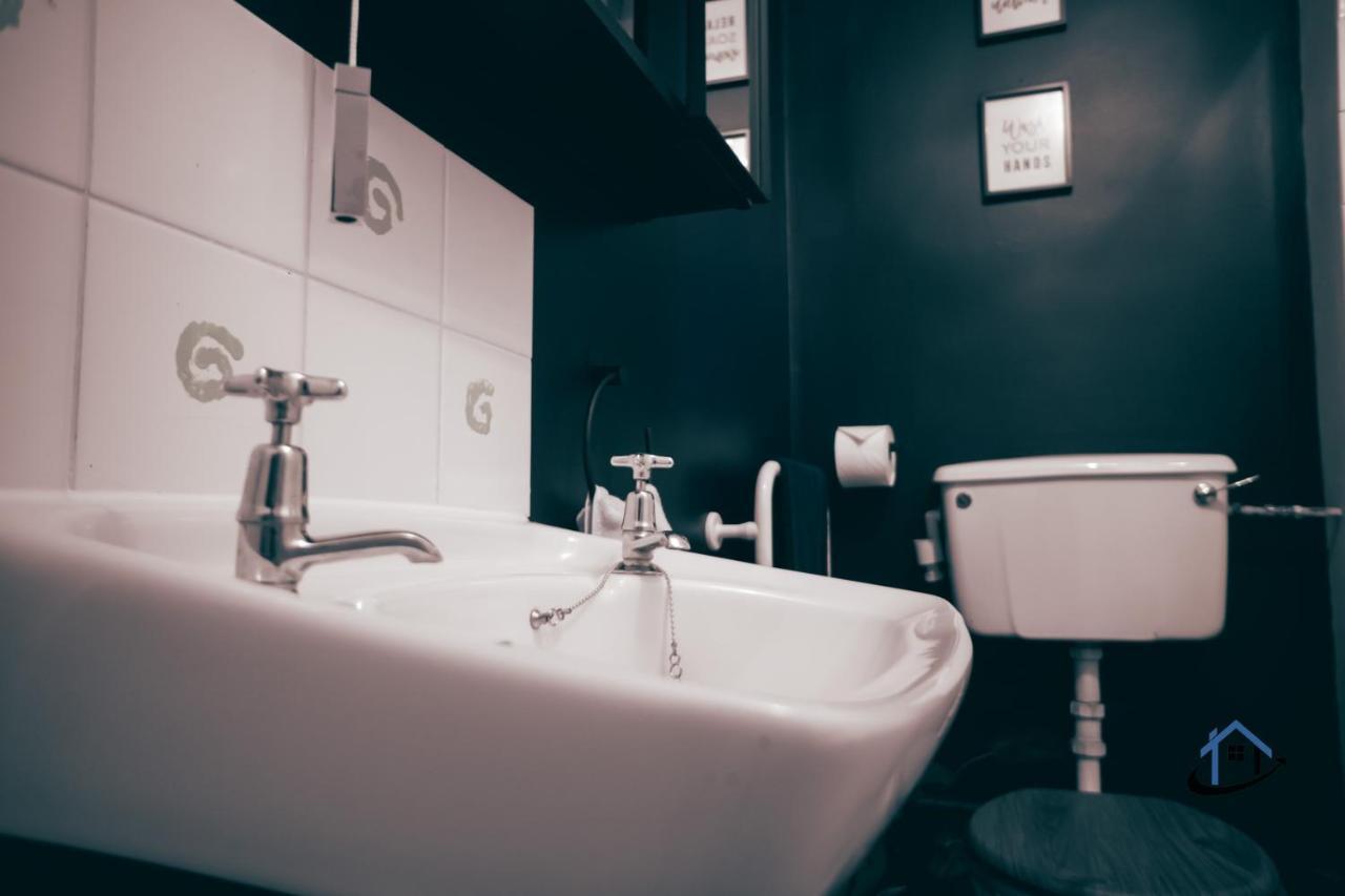 Flat 1 - King Bed, Parking, Workspace, Wi-Fi, Corporates Nottingham Buitenkant foto