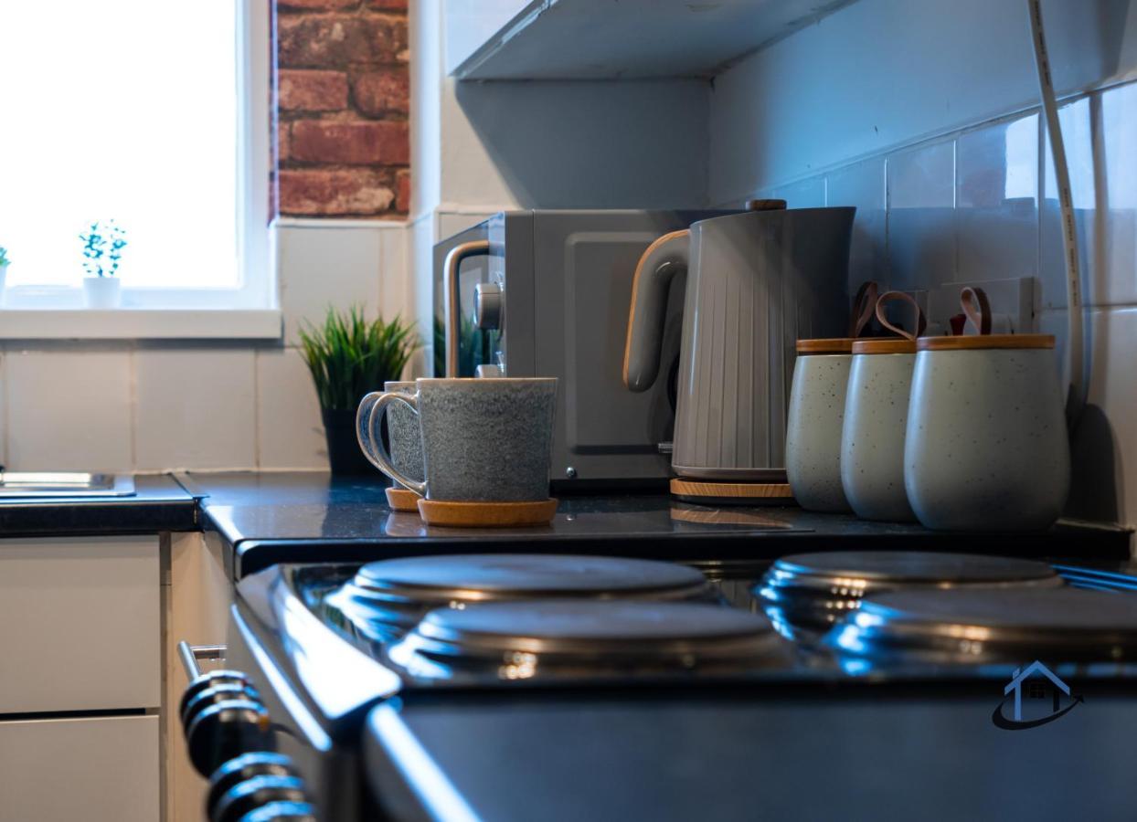 Flat 1 - King Bed, Parking, Workspace, Wi-Fi, Corporates Nottingham Buitenkant foto