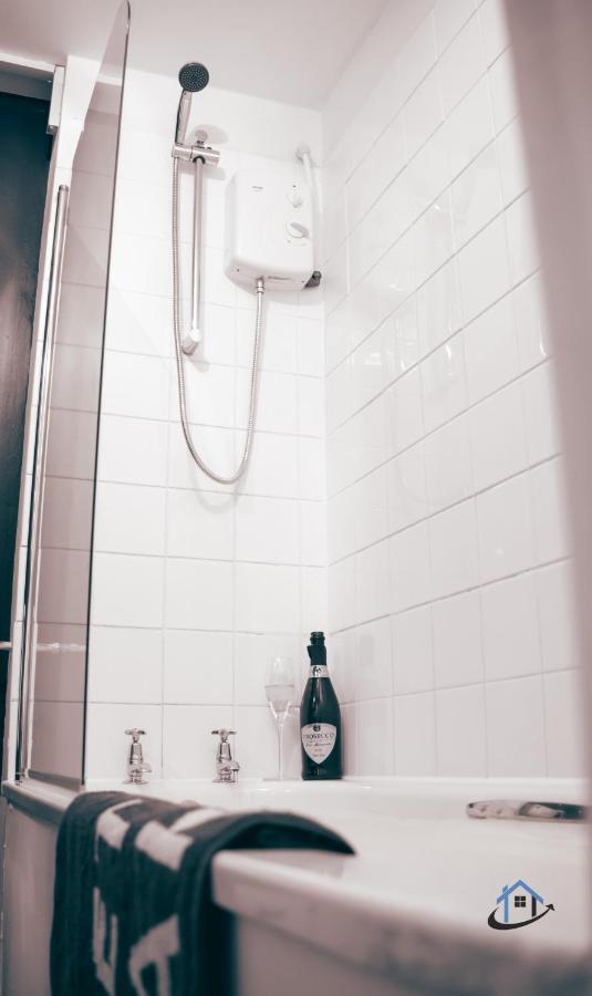 Flat 1 - King Bed, Parking, Workspace, Wi-Fi, Corporates Nottingham Buitenkant foto